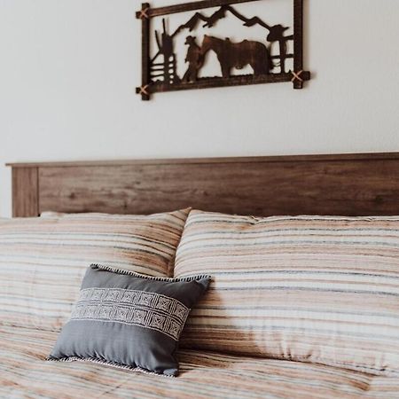 Happy Trails West Inn Тропік Екстер'єр фото